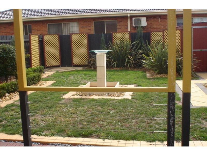 2 Avon Walk, Taylors Hill VIC 3037