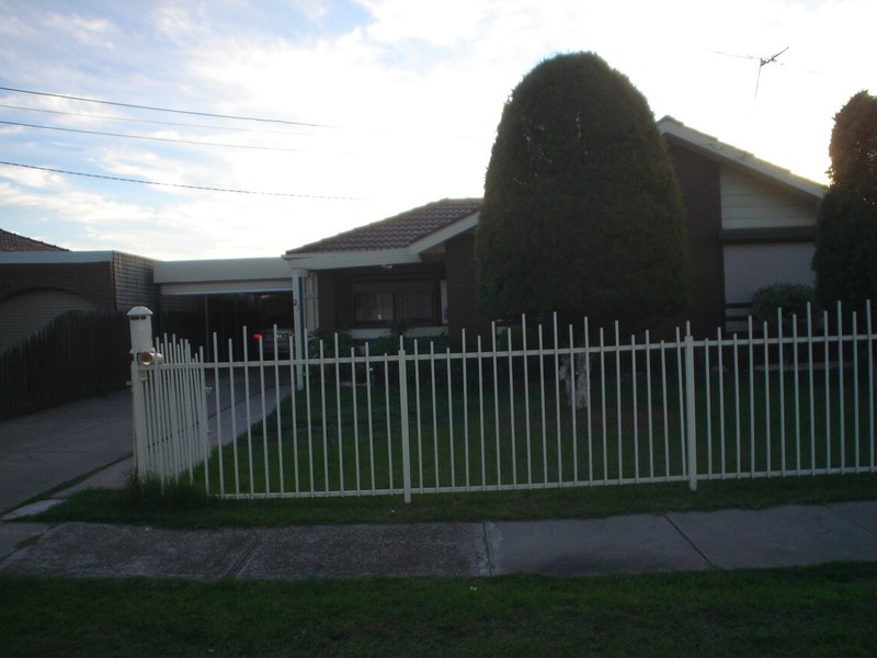 21 Balnarring Drive, Kings Park VIC 3021