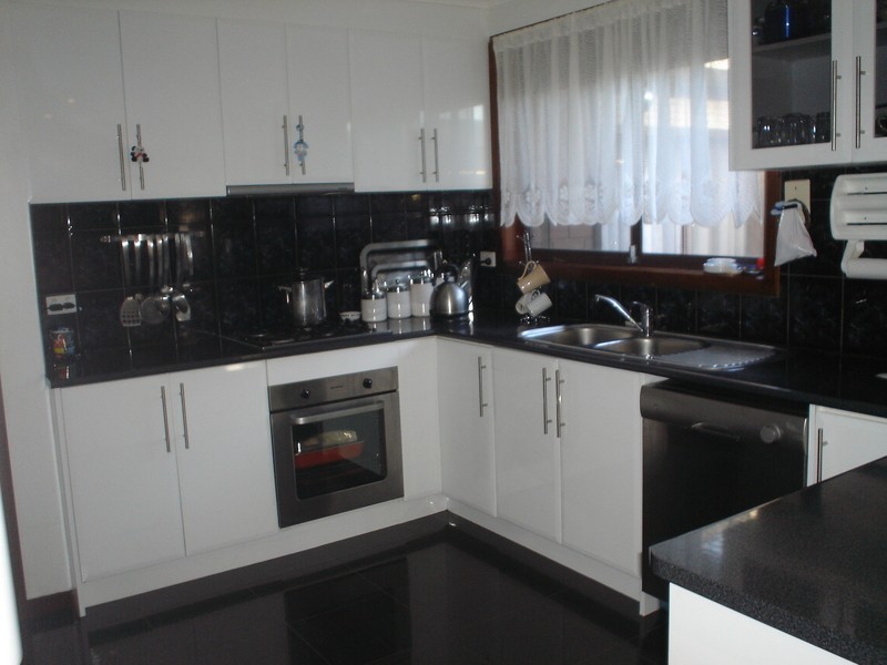 21 Balnarring Drive, Kings Park VIC 3021