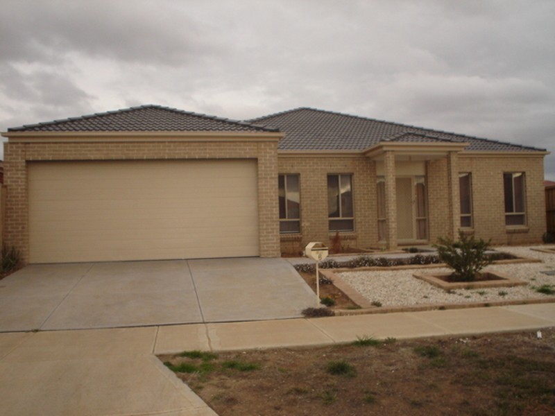 6 Heathcliff Avenue, Deer Park VIC 3023