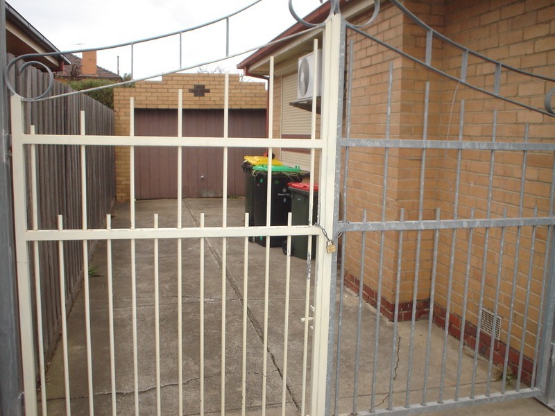 9 Rogerson Street, Avondale Heights VIC 3034