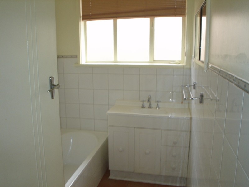 9 Rogerson Street, Avondale Heights VIC 3034