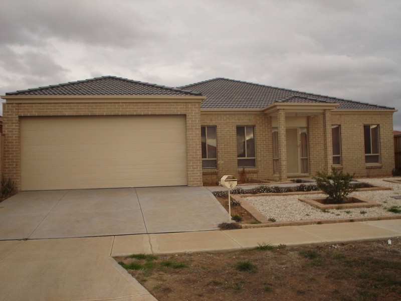 6 Heathcliff Avenue, Deer Park VIC 3023