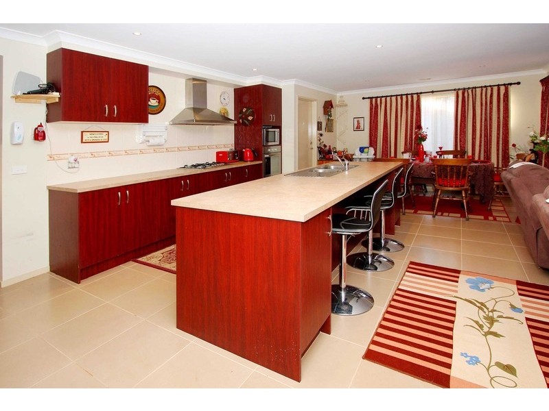 12 Kingston Drive, Taylors Hill VIC 3037