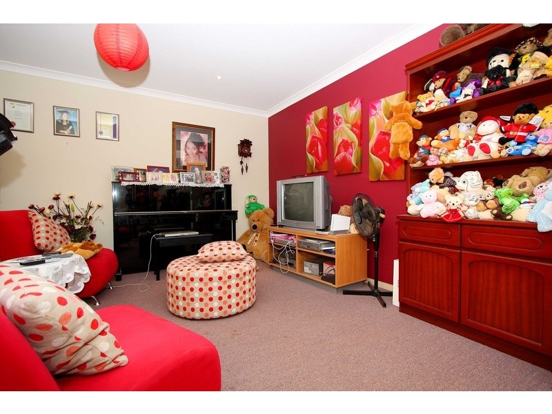 12 Kingston Drive, Taylors Hill VIC 3037