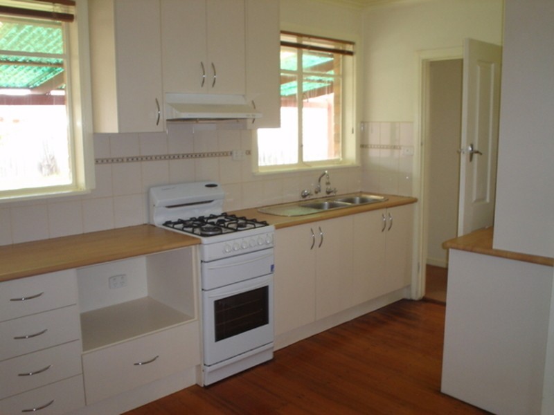 9 Rogerson Street, Avondale Heights VIC 3034