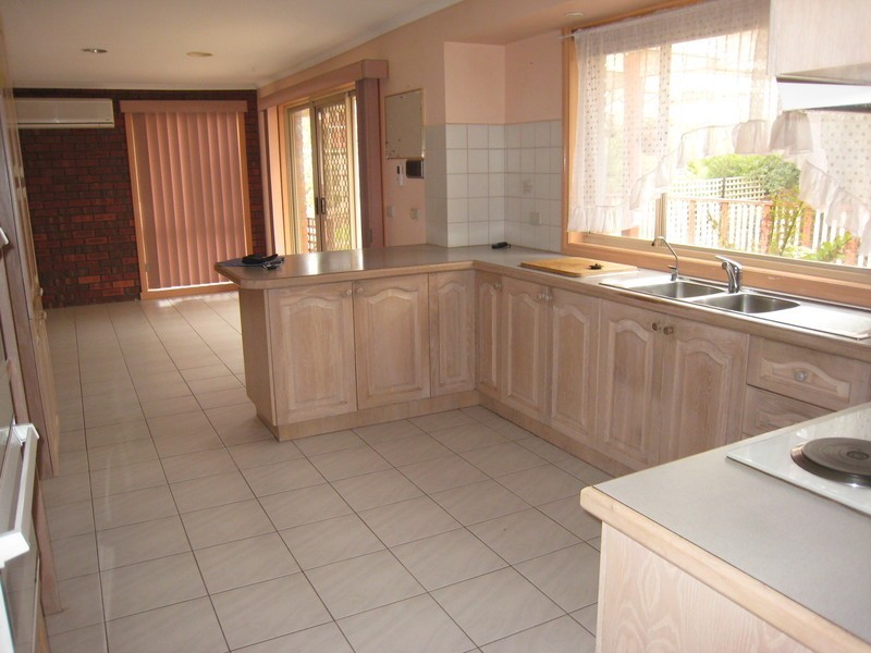 26 Andrea Court, Taylors Lakes VIC 3038