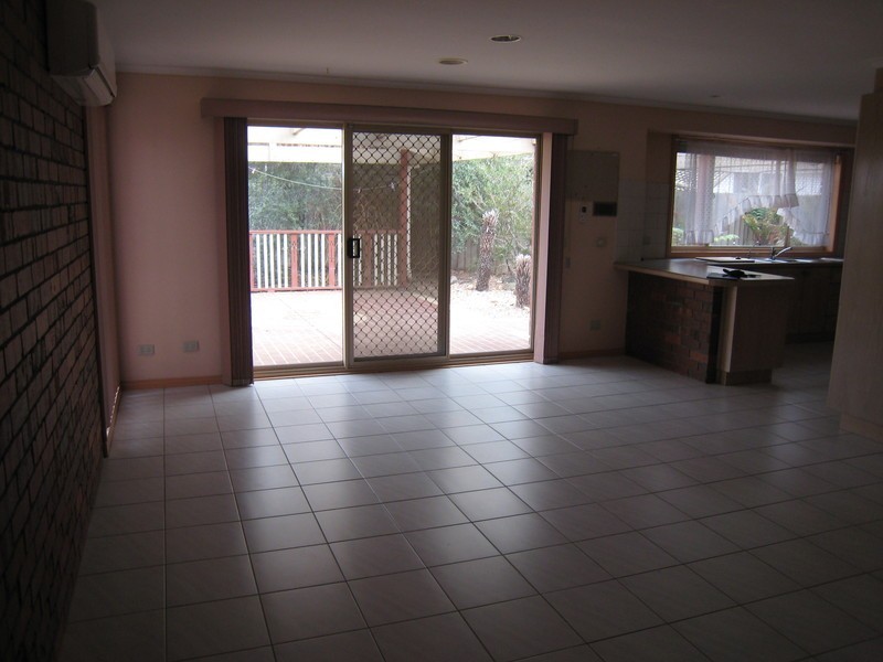 26 Andrea Court, Taylors Lakes VIC 3038