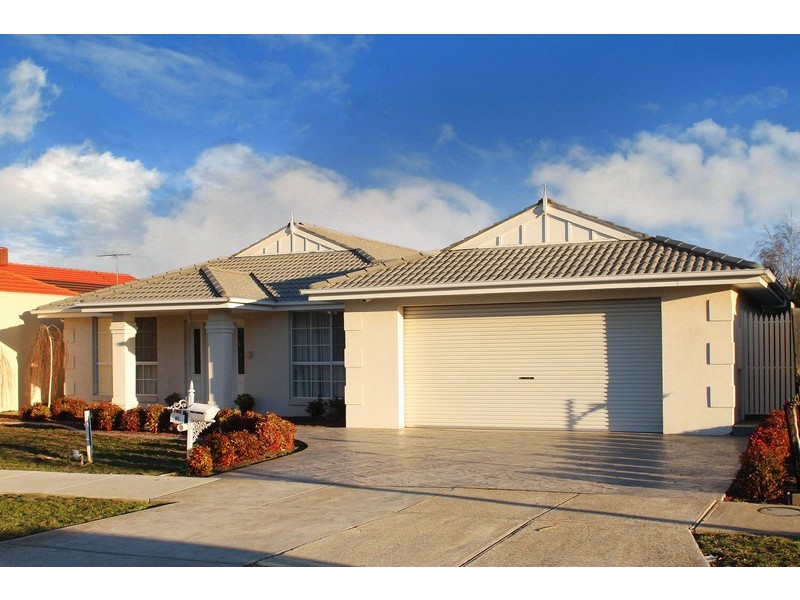 81 Wellesley Drive, Taylors Lakes VIC 3038