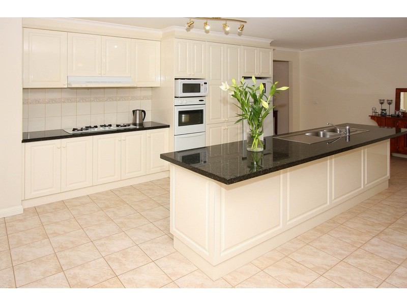 81 Wellesley Drive, Taylors Lakes VIC 3038