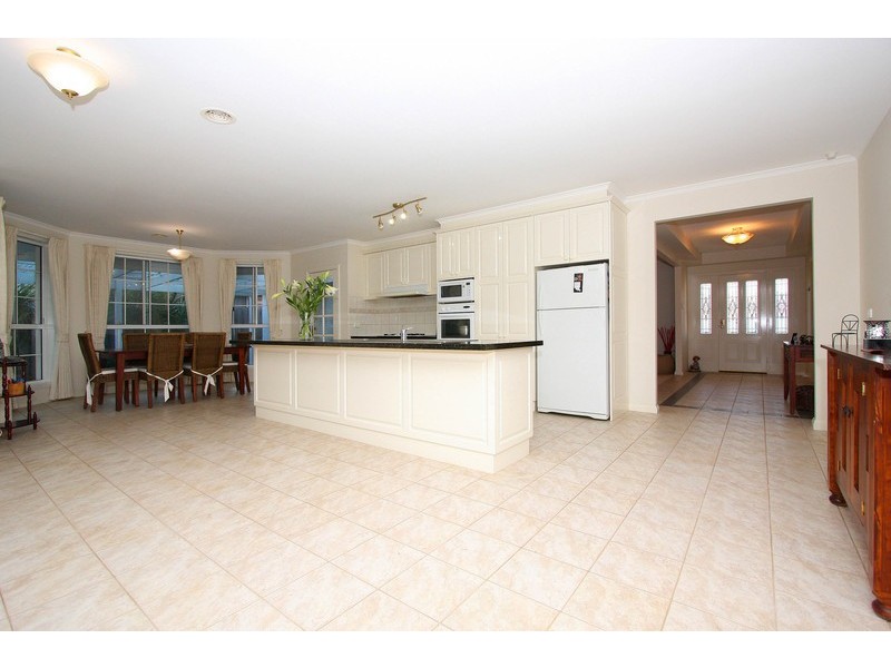 81 Wellesley Drive, Taylors Lakes VIC 3038