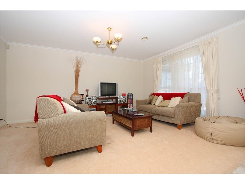 81 Wellesley Drive, Taylors Lakes VIC 3038