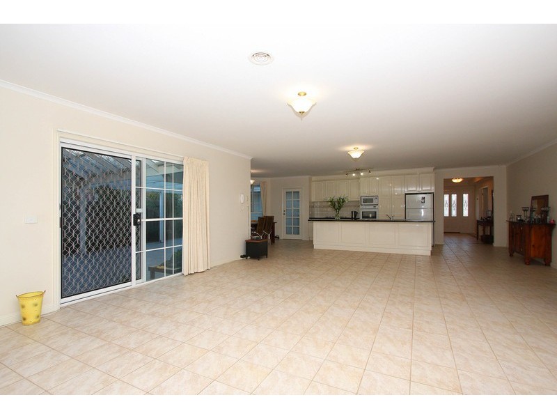 81 Wellesley Drive, Taylors Lakes VIC 3038