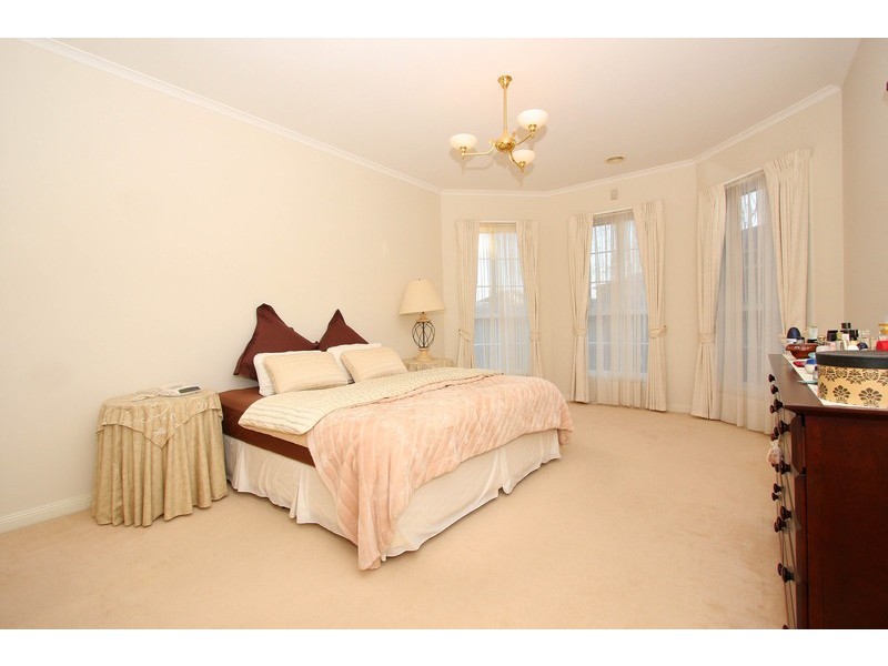 81 Wellesley Drive, Taylors Lakes VIC 3038