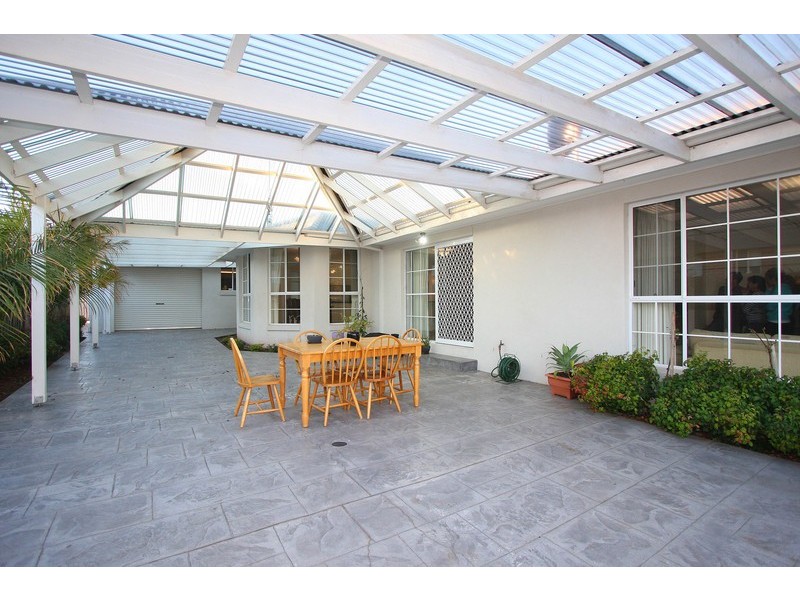 81 Wellesley Drive, Taylors Lakes VIC 3038