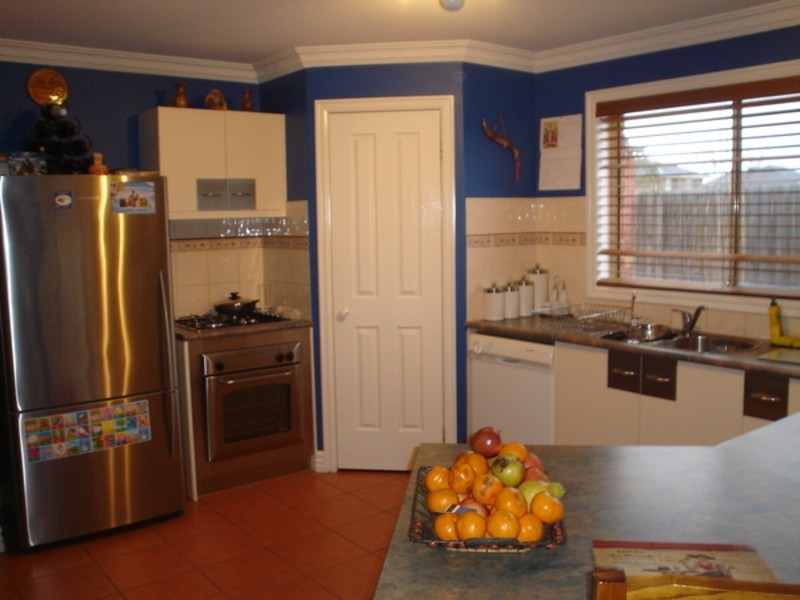 4 Flame Close, Delahey VIC 3037