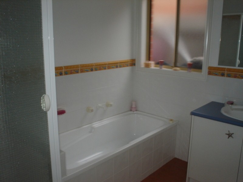 4 Flame Close, Delahey VIC 3037