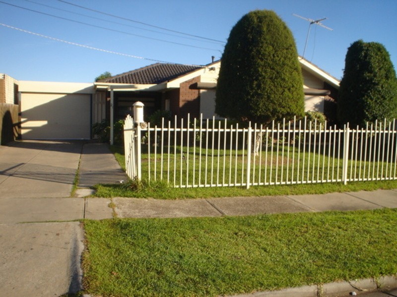 21 Balnarring Drive, Kings Park VIC 3021