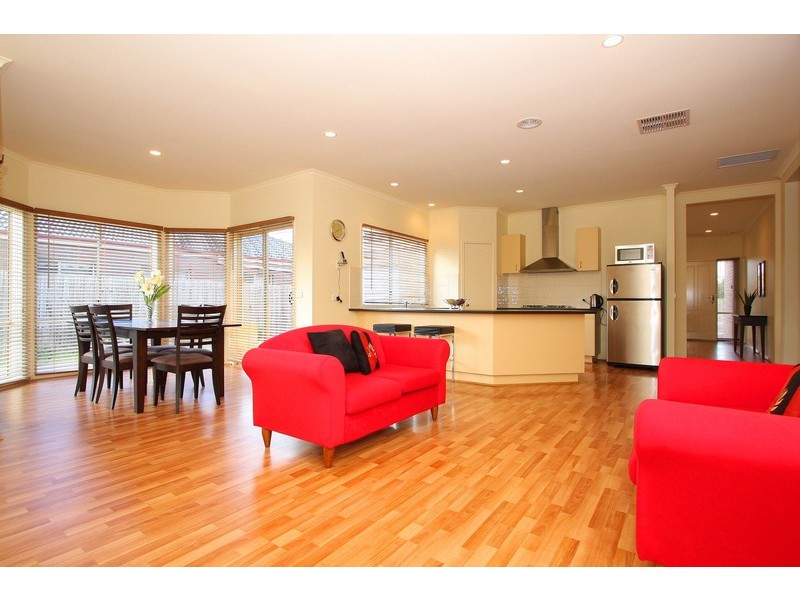 103 Robertsons Road, Taylors Lakes VIC 3038