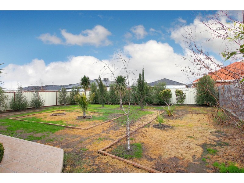 103 Robertsons Road, Taylors Lakes VIC 3038