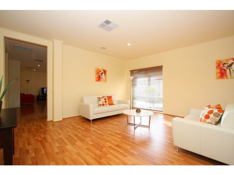 103 Robertsons Road, Taylors Lakes VIC 3038