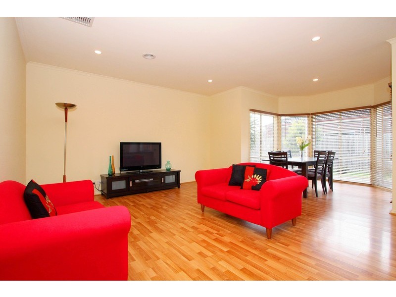 103 Robertsons Road, Taylors Lakes VIC 3038