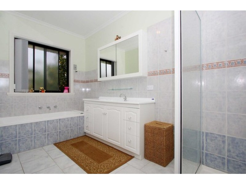 1/12 Marylou Court, Delahey VIC 3037