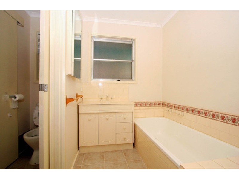 9 Yarram Court, Kings Park VIC 3021