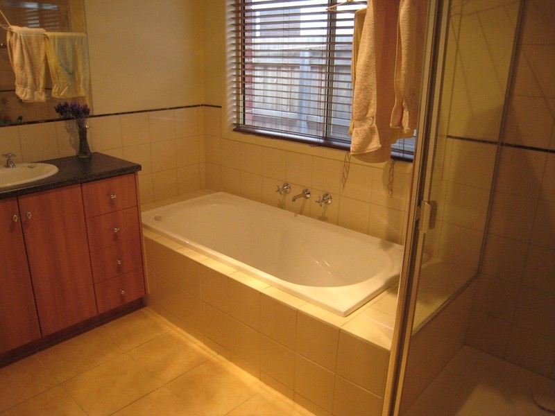 4 Champagne Way, Hillside VIC 3037