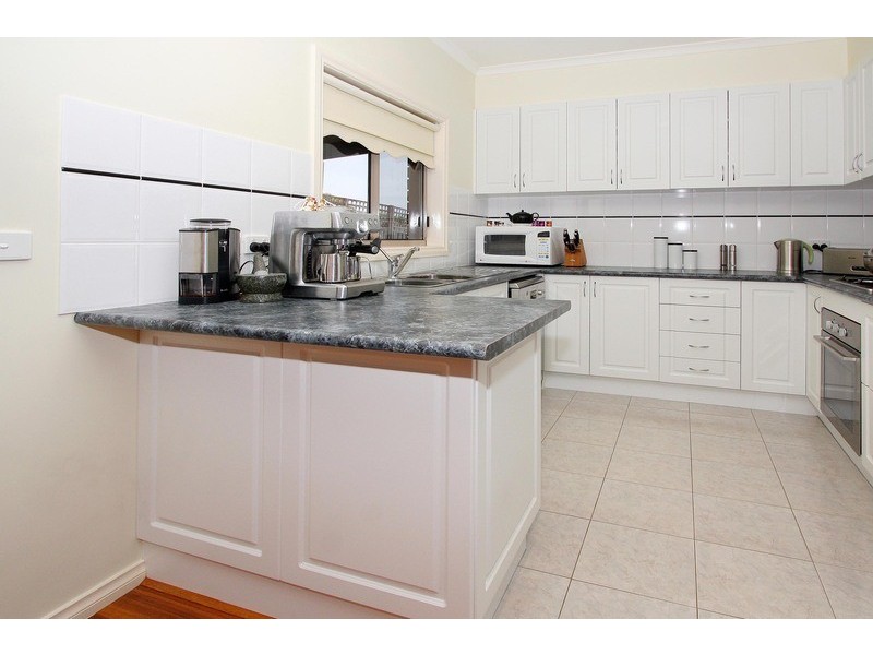 2/20 Cynthia Court, Hillside VIC 3037