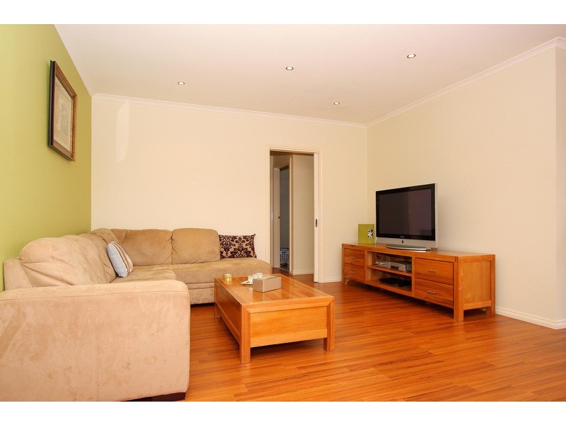 2/20 Cynthia Court, Hillside VIC 3037