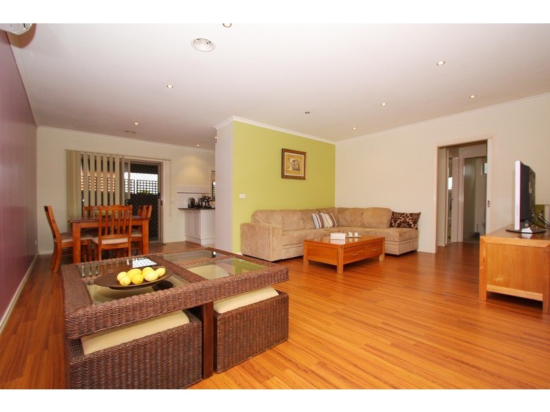 2/20 Cynthia Court, Hillside VIC 3037