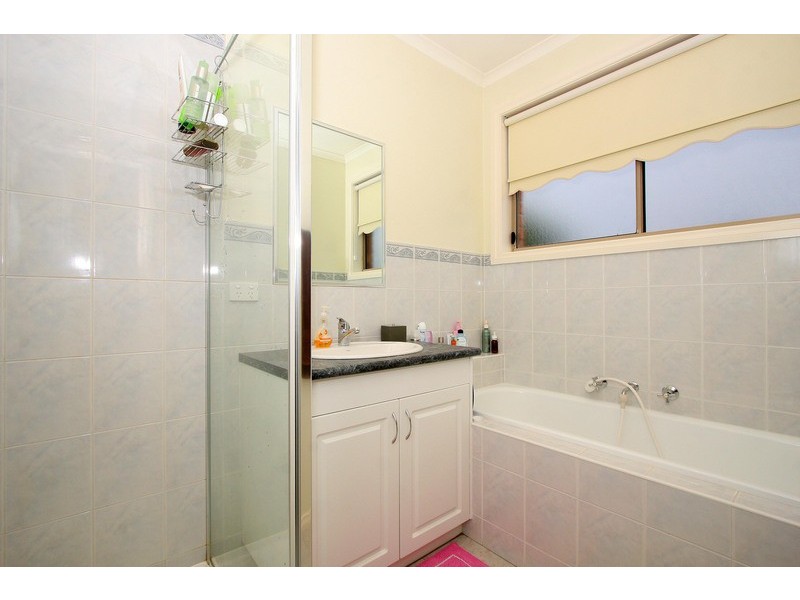 2/20 Cynthia Court, Hillside VIC 3037