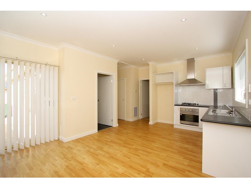 1/114 Biggs Street, St Albans VIC 3021