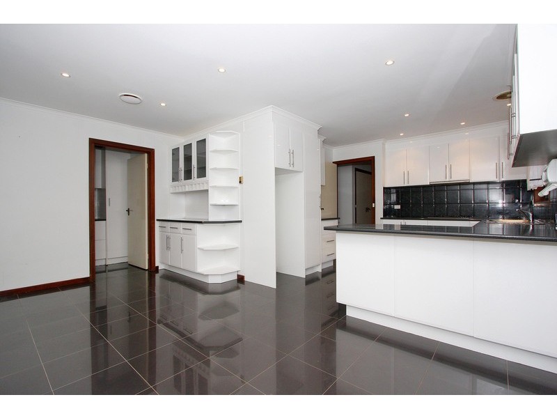 21 Balnarring Drive, Kings Park VIC 3021