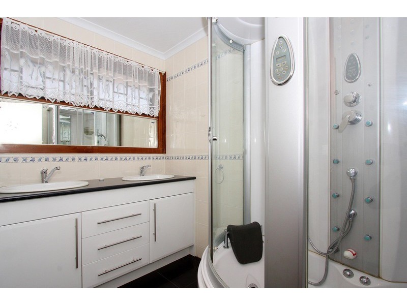 21 Balnarring Drive, Kings Park VIC 3021