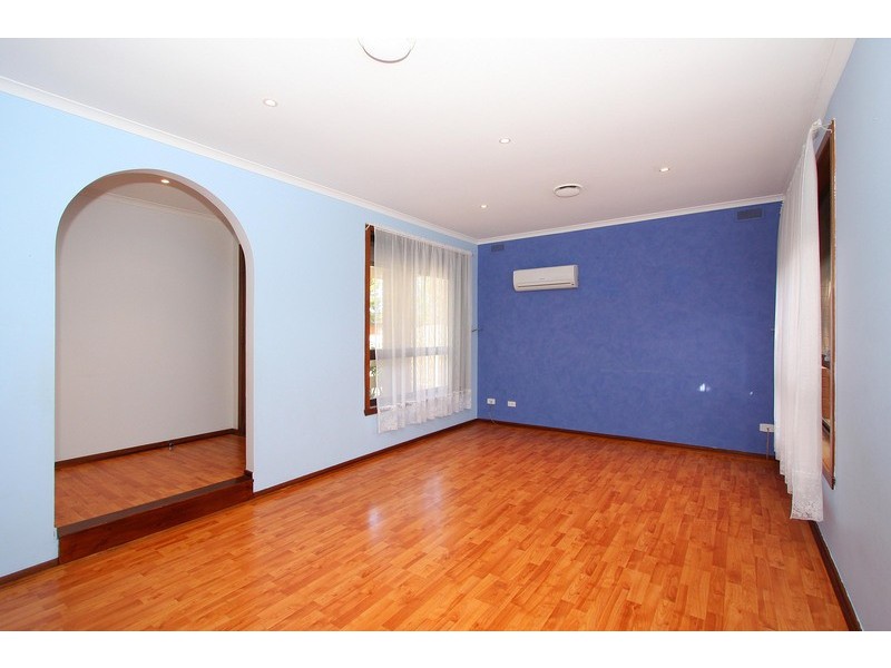 21 Balnarring Drive, Kings Park VIC 3021