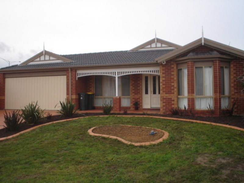 4 Flame Close, Delahey VIC 3037