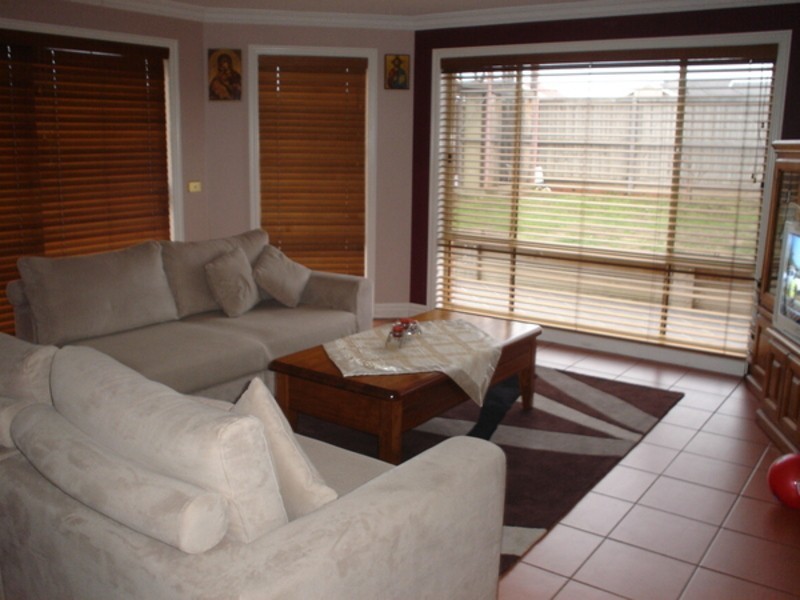 4 Flame Close, Delahey VIC 3037