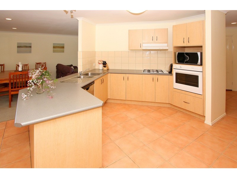 46 Kenswick Drive, Hillside VIC 3037