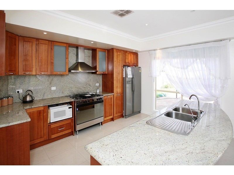 14 Lancelot Court, Hillside VIC 3037