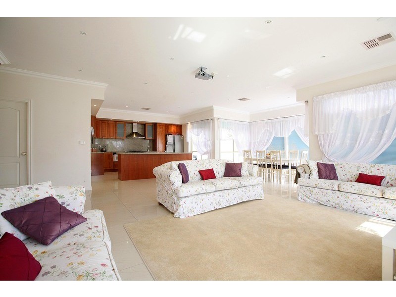 14 Lancelot Court, Hillside VIC 3037