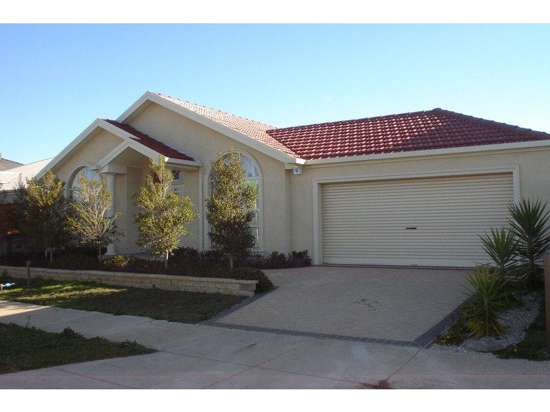 6 Beechwood Grove, Burnside VIC 3023