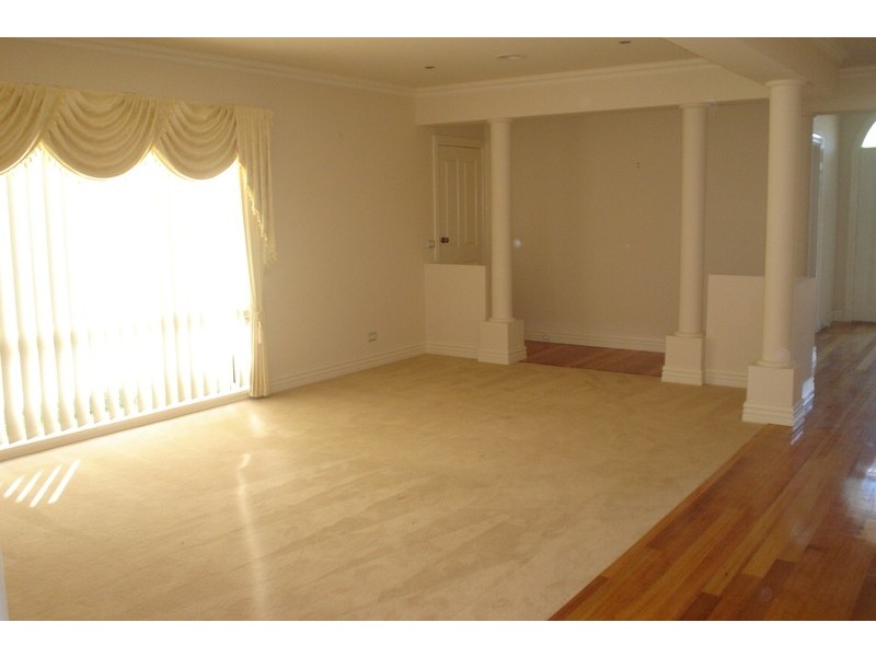 6 Beechwood Grove, Burnside VIC 3023