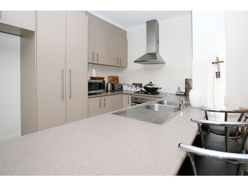 2/1 Westminster Avenue, Hillside VIC 3037