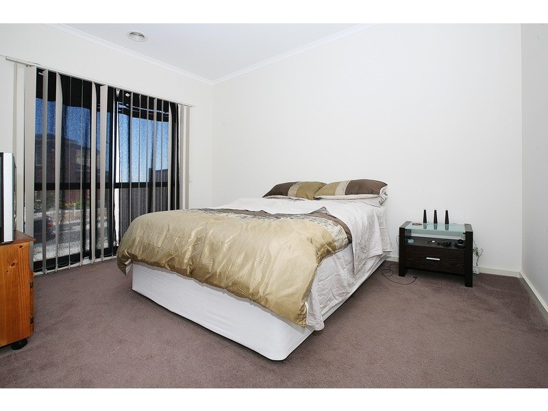 2/1 Westminster Avenue, Hillside VIC 3037