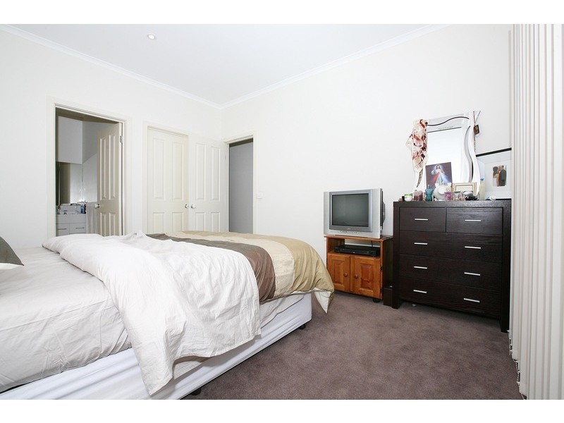 2/1 Westminster Avenue, Hillside VIC 3037
