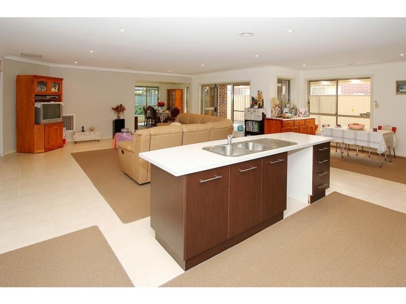 7 Buchan Court, Taylors Hill VIC 3037