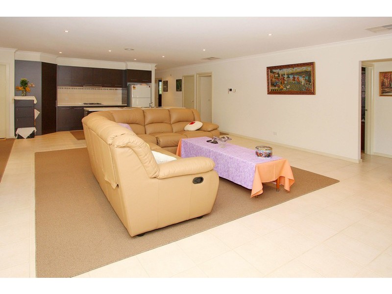 7 Buchan Court, Taylors Hill VIC 3037