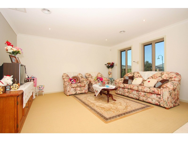 7 Buchan Court, Taylors Hill VIC 3037